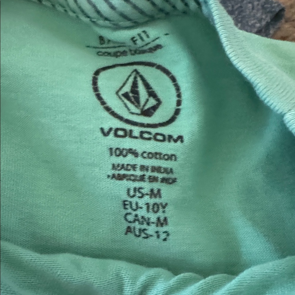 Volcom Youth T’s 8 total. M-L - Picture 7 of 10